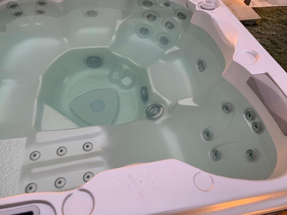 Chez La Rose Luxueuse Cottage Avec Jacuzzi Rouvres-la-Chétive Esterno foto