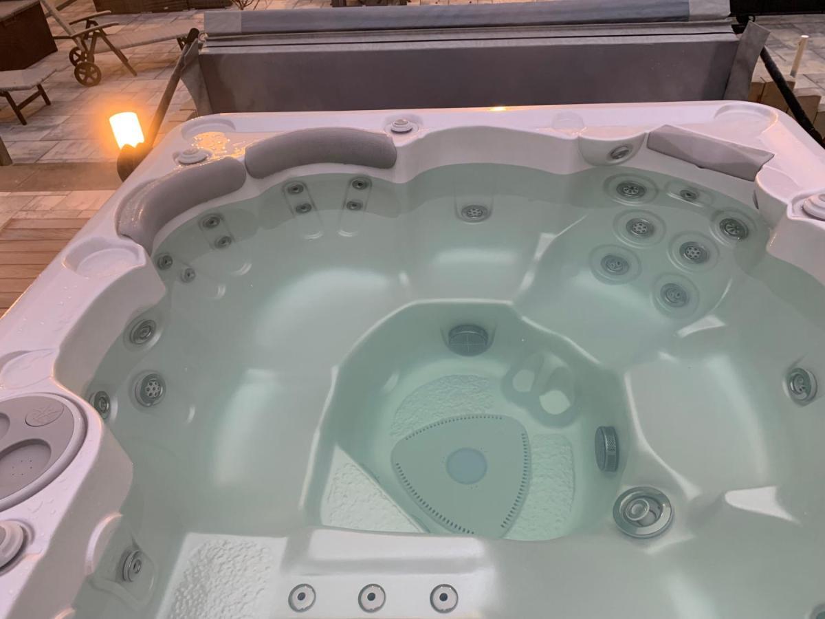 Chez La Rose Luxueuse Cottage Avec Jacuzzi Rouvres-la-Chétive Esterno foto